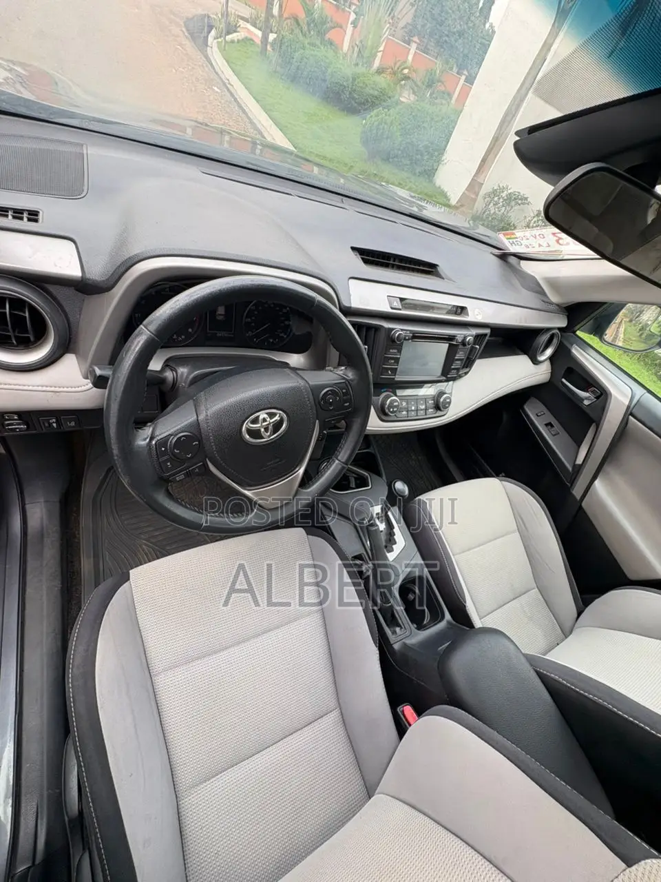 Toyota RAV4 XLE 4dr SUV AWD (2.5L 4cyl 6A) 2018 Gray