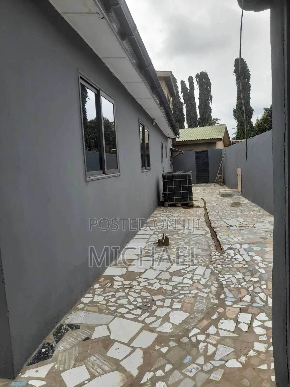 Furnished 2bdrm Block of Flats in New Sebrepor, Tema Metropolitan
