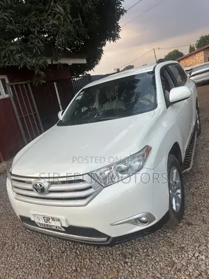 Toyota Highlander Plus 2.7L 2WD 2013 White