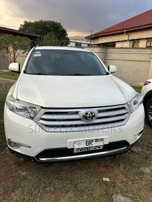 Toyota Highlander Plus 2.7L 2WD 2013 White