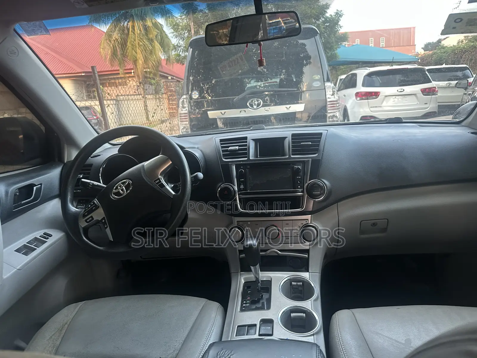 Toyota Highlander Plus 2.7L 2WD 2013 White
