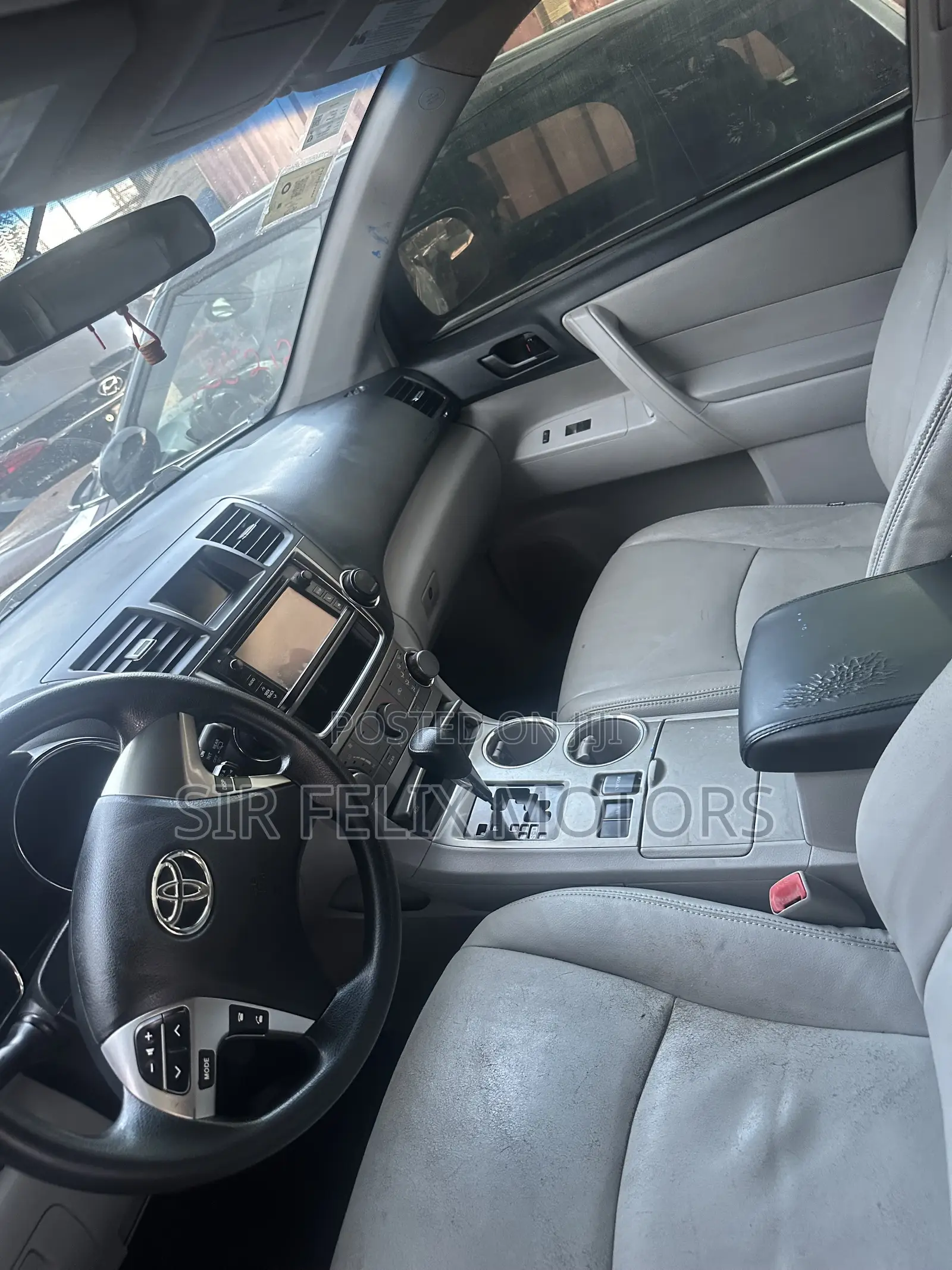 Toyota Highlander Plus 2.7L 2WD 2013 White