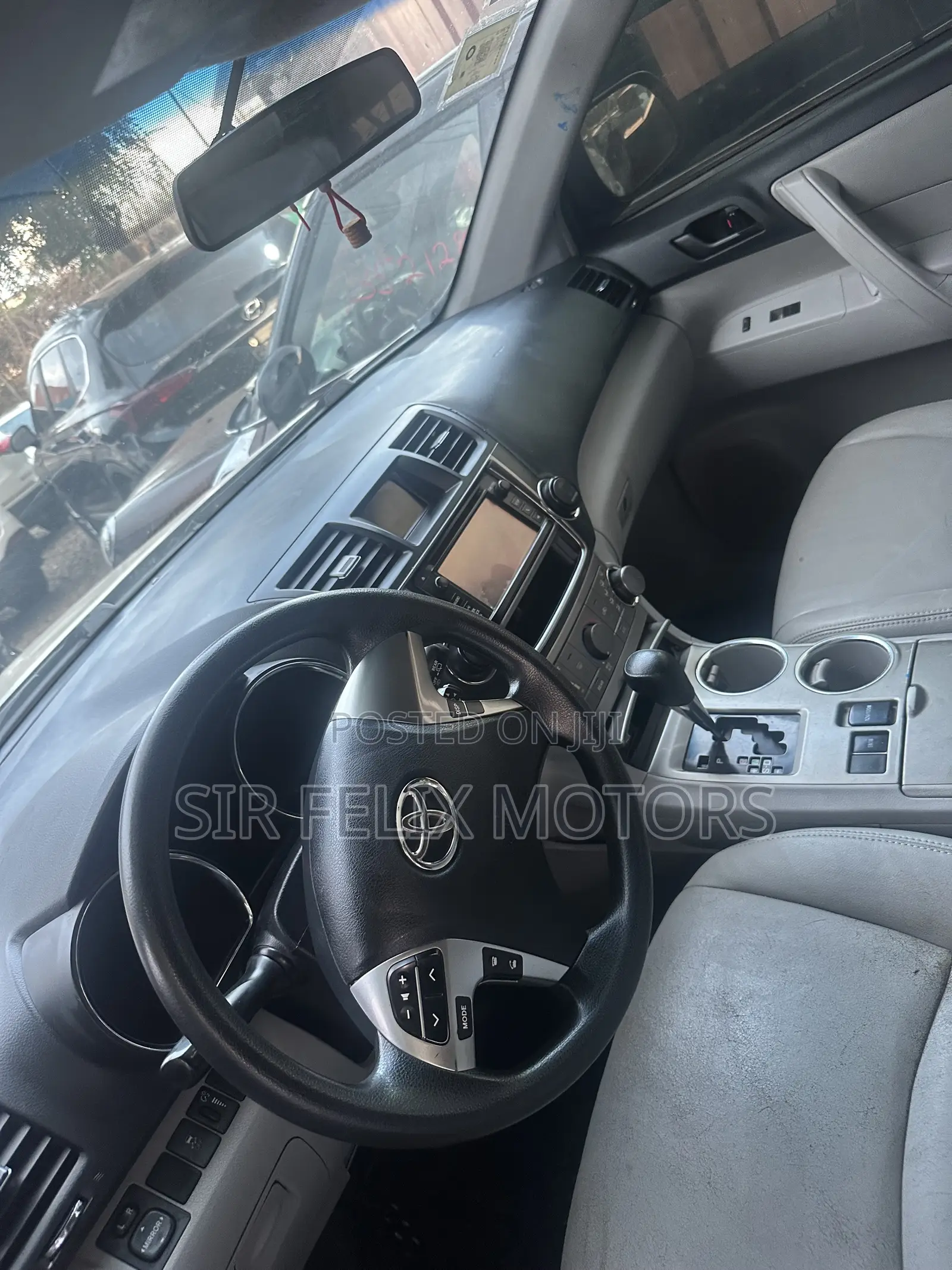 Toyota Highlander Plus 2.7L 2WD 2013 White