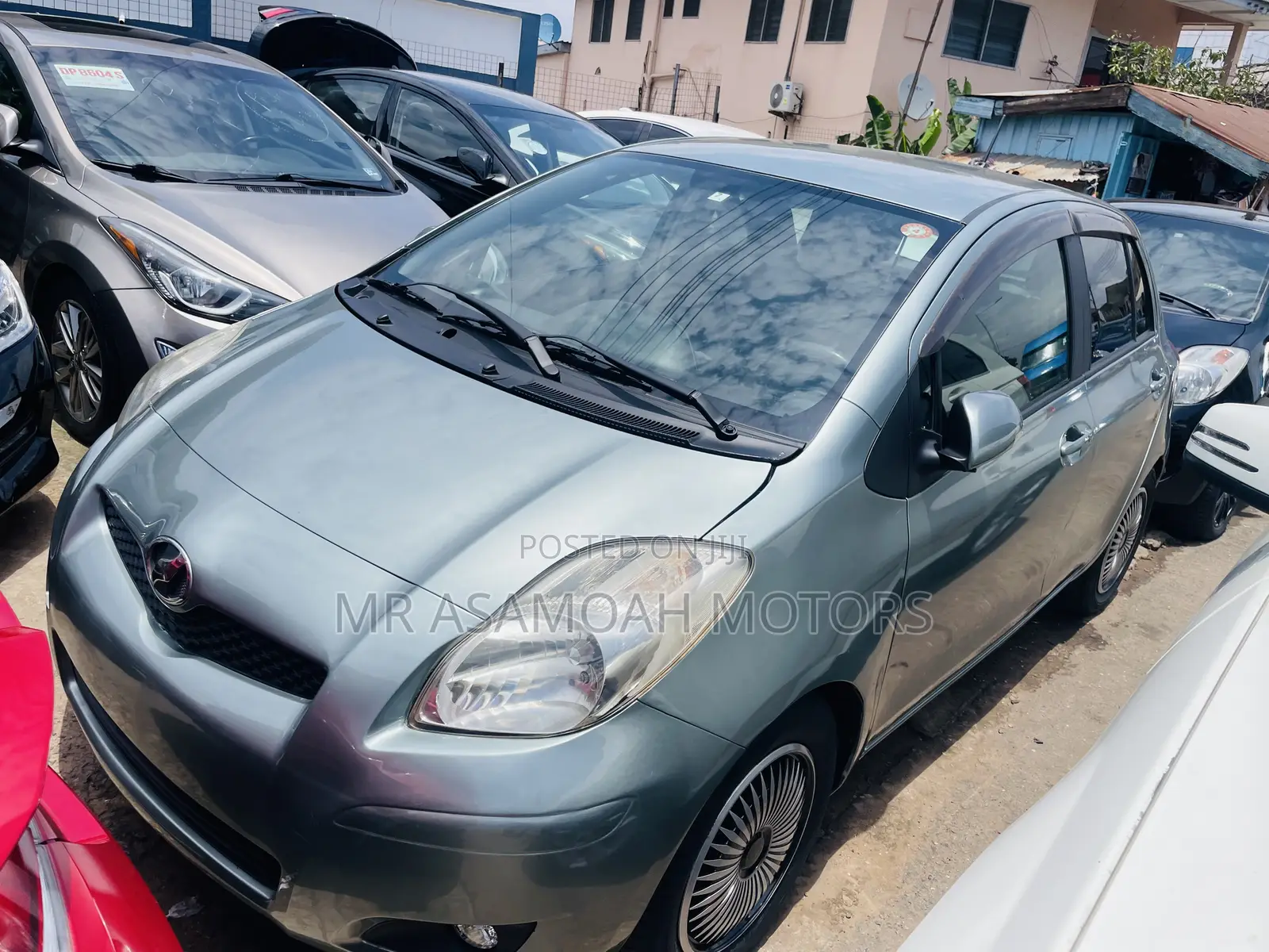 Toyota Vitz 1.3 AWD 5dr 2010 Green