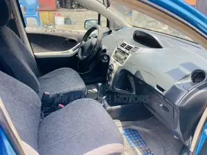 Toyota Vitz 1.3 AWD 5dr 2010 Green