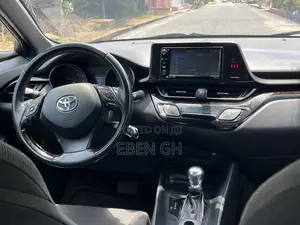 Toyota C-HR 2017 Blue