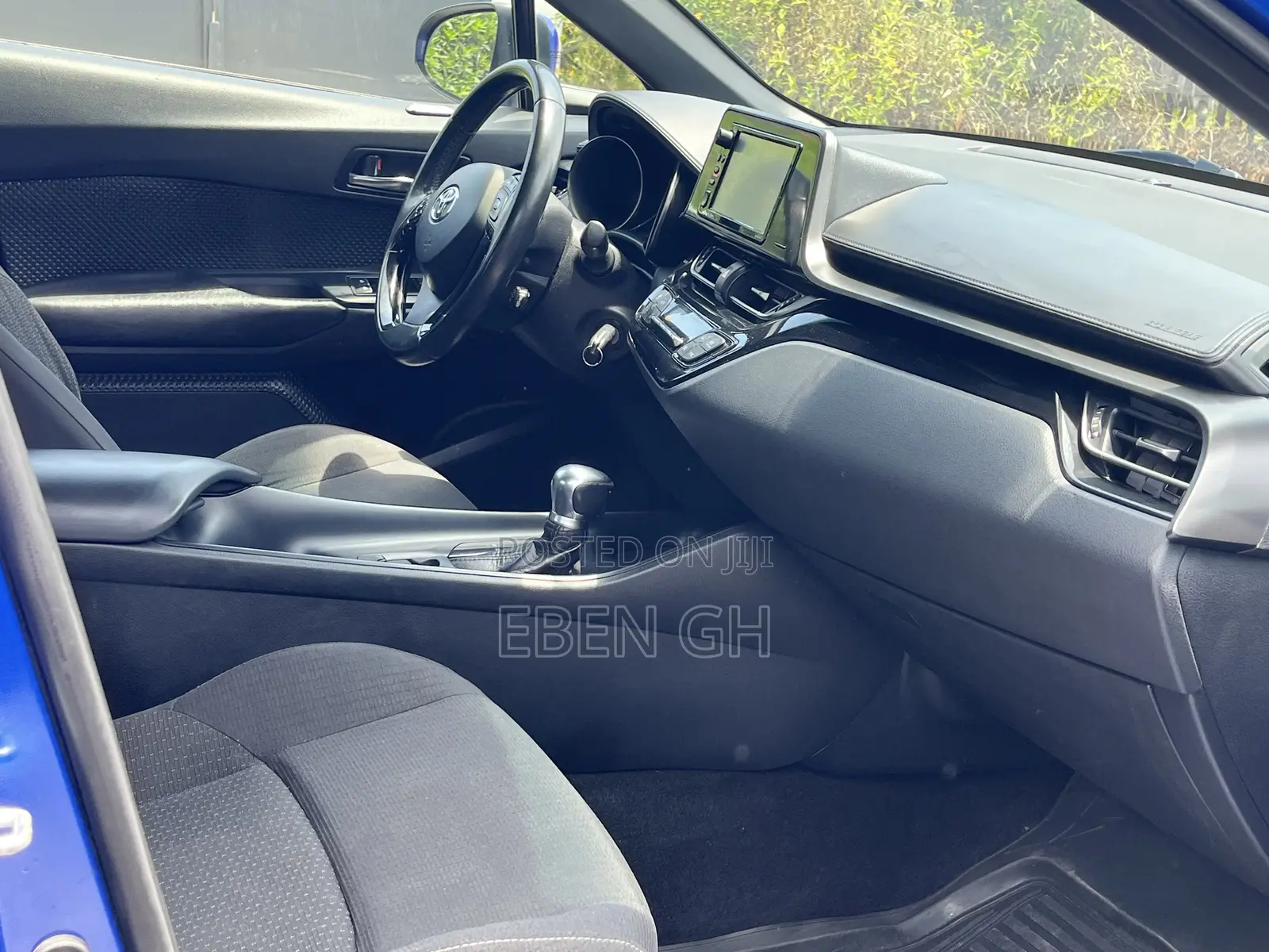 Toyota C-HR 2017 Blue