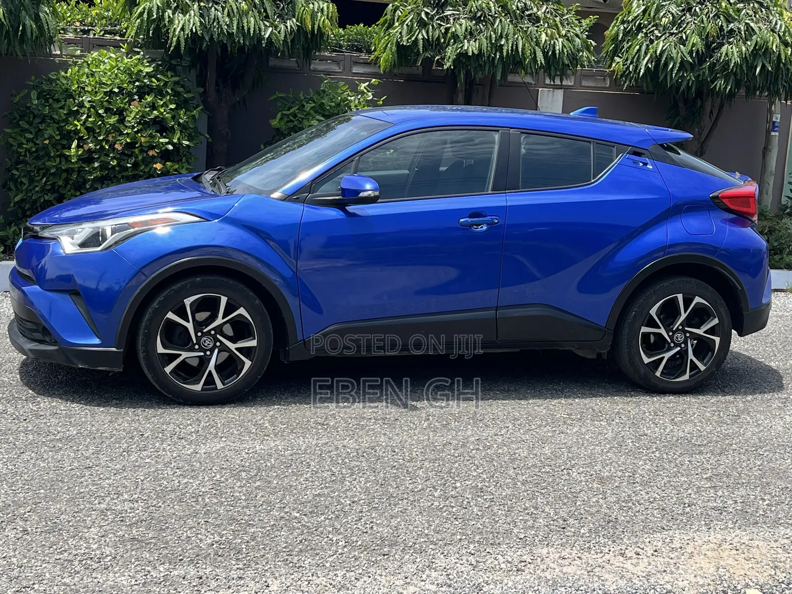 Toyota C-HR 2017 Blue