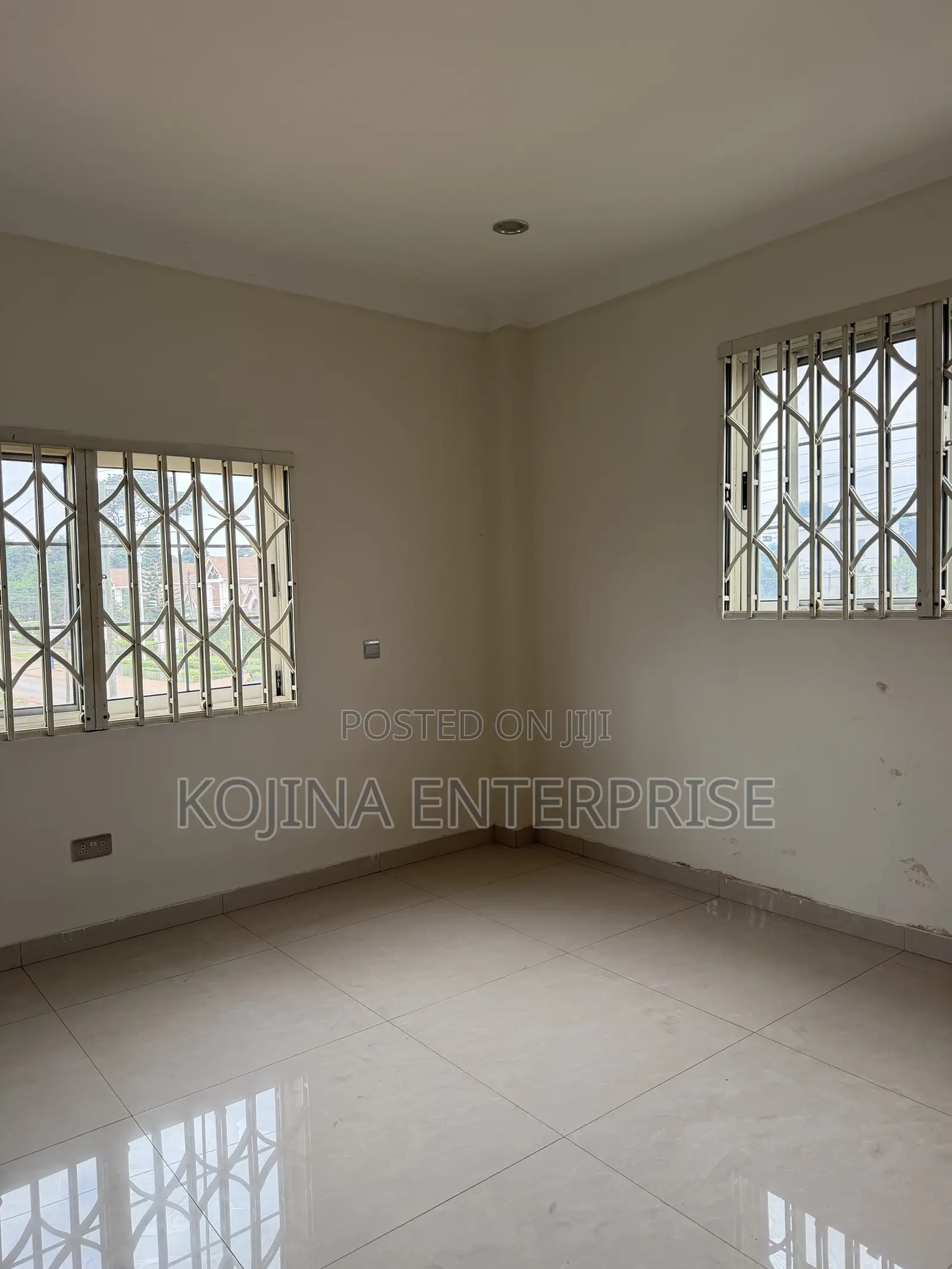 6bdrm Townhouse / Terrace in Ahodwo, Kumasi Metropolitan for rent