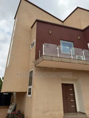 6bdrm Townhouse / Terrace in Ahodwo, Kumasi Metropolitan for rent