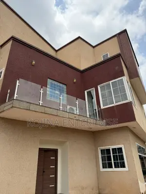 6bdrm Townhouse / Terrace in Ahodwo, Kumasi Metropolitan for rent