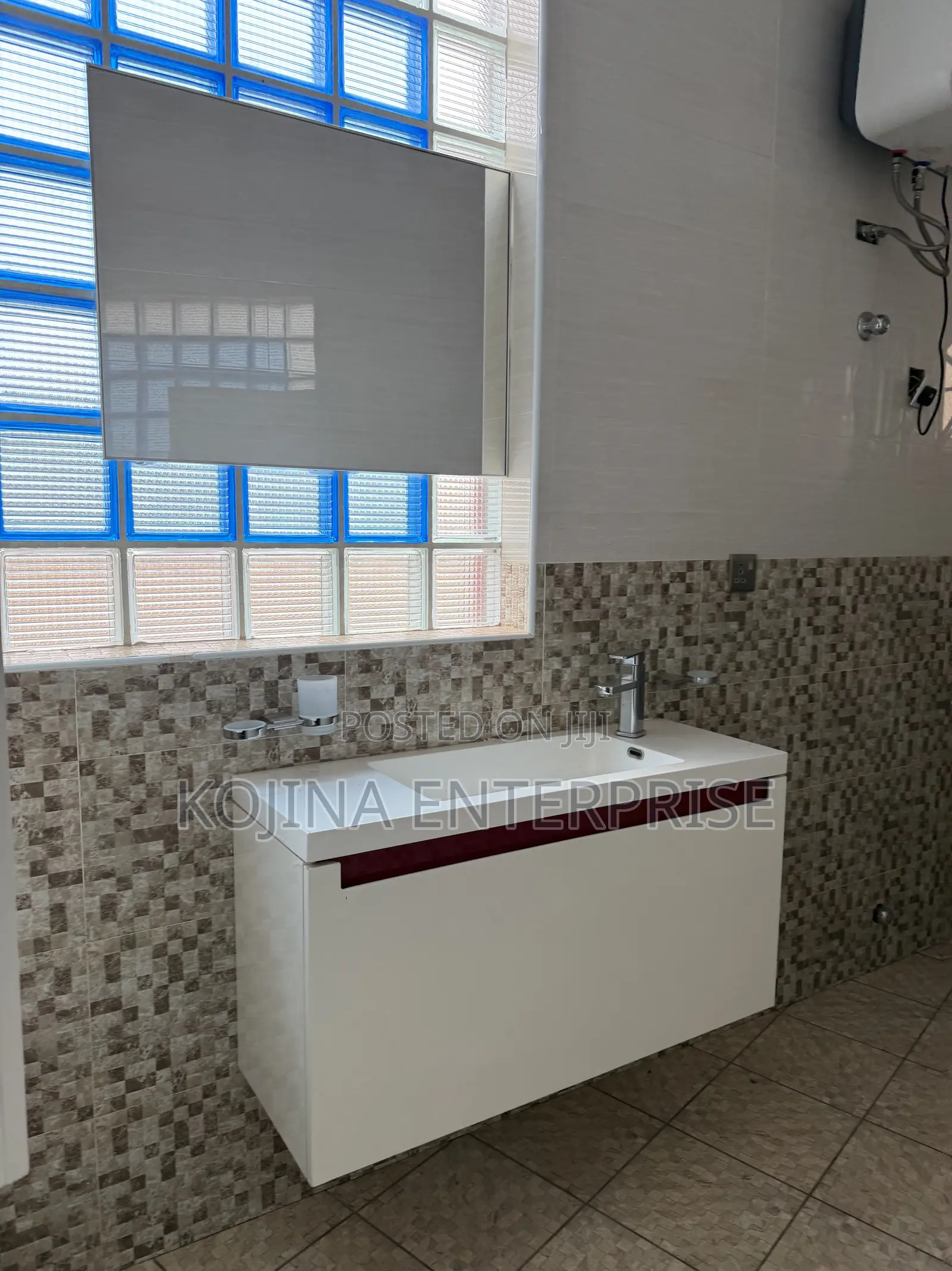 6bdrm Townhouse / Terrace in Ahodwo, Kumasi Metropolitan for rent