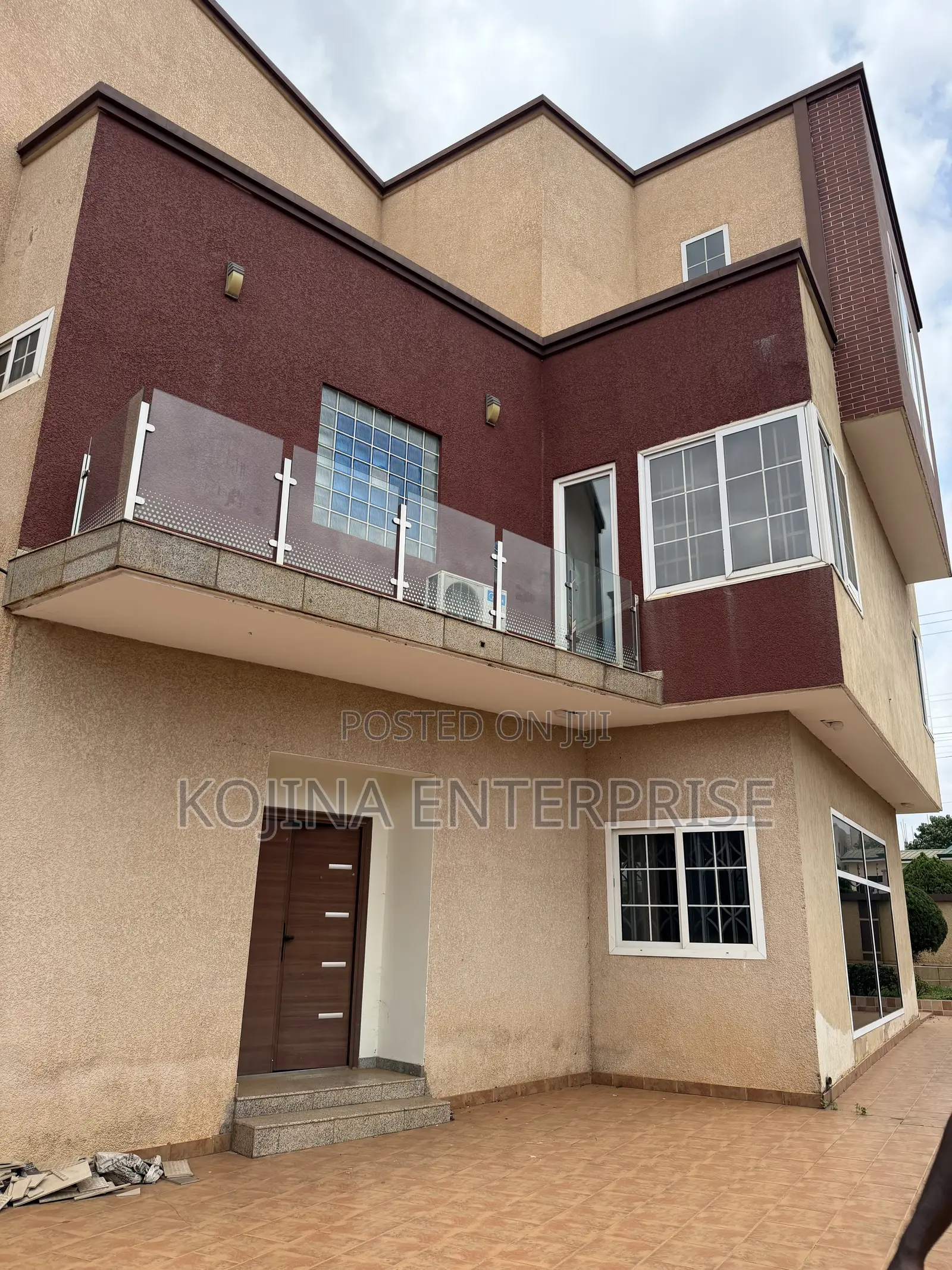 6bdrm Townhouse / Terrace in Ahodwo, Kumasi Metropolitan for rent