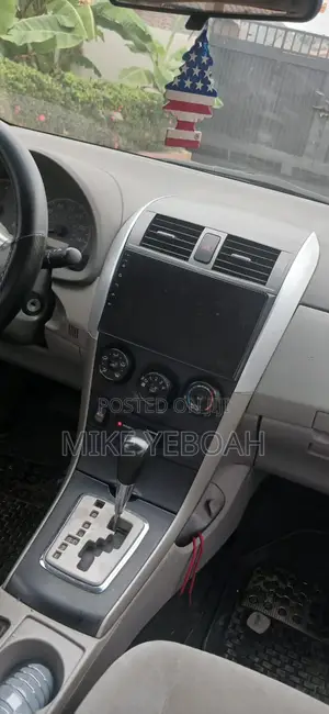 Toyota Corolla LE 4dr Sedan (1.8L 4cyl 4A) 2010 Gray