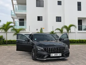 Mercedes-Benz C300 2016 Black