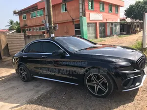 Mercedes-Benz C300 2016 Black