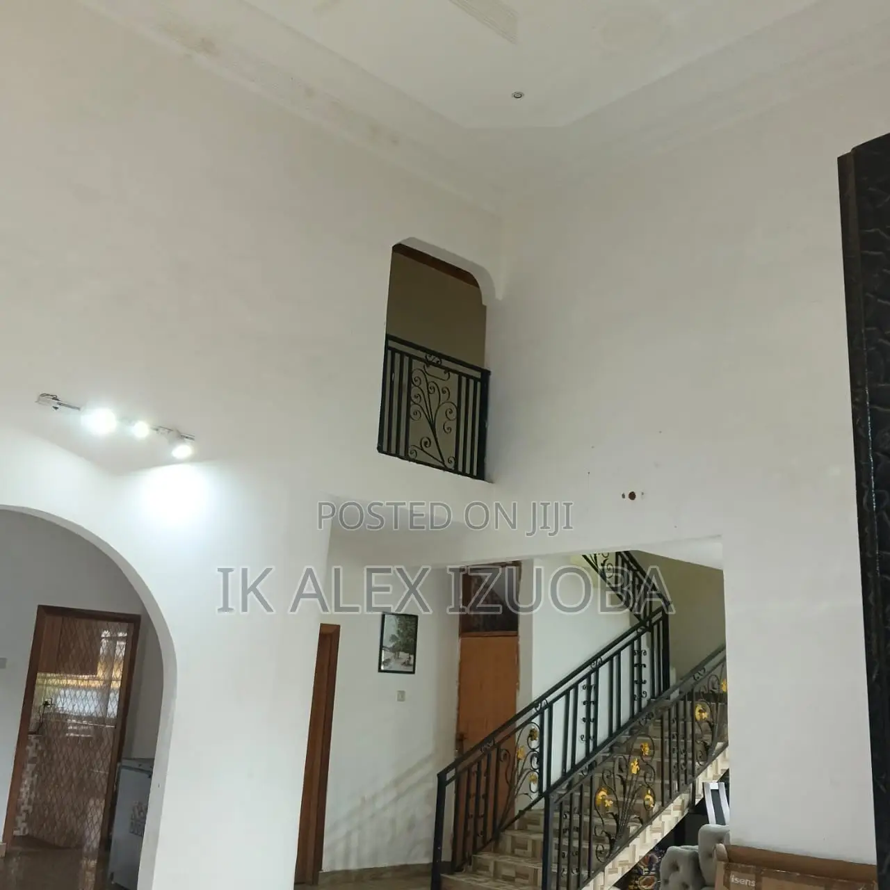 6bdrm House in Behind Nanakrome., East Legon for rent
