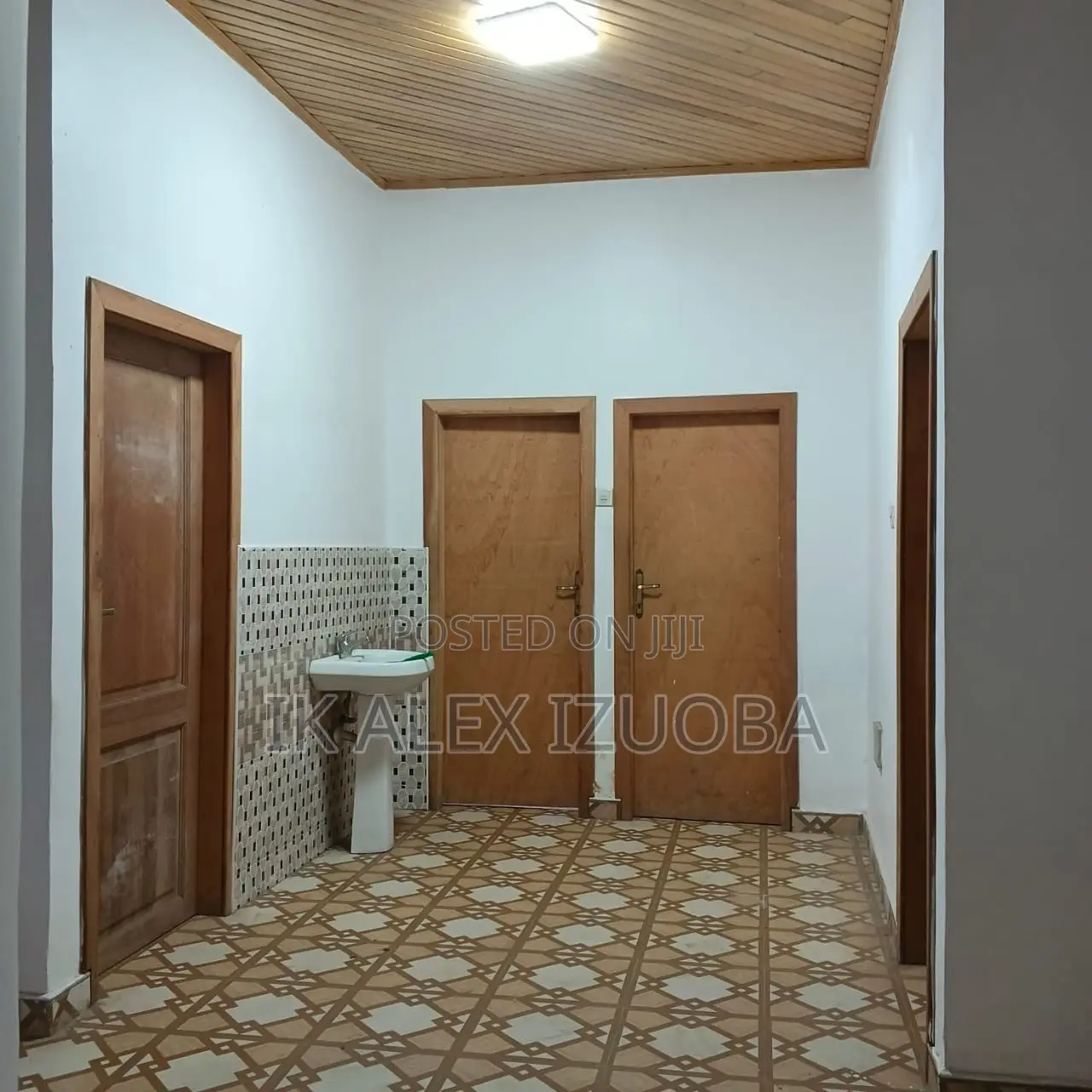 6bdrm House in Behind Nanakrome., East Legon for rent