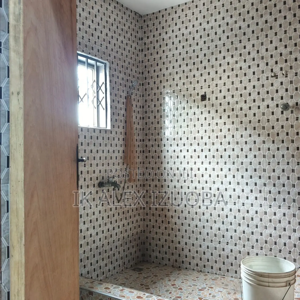 6bdrm House in Behind Nanakrome., East Legon for rent