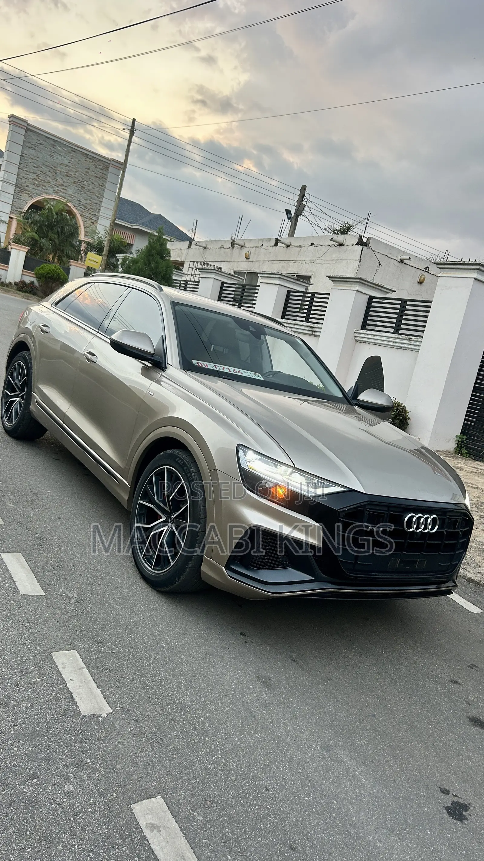 Audi Q8 55 Premium AWD quattro 2020 Gold