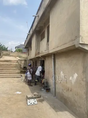 15bdrm House in Kumasi Metropolitan for sale
