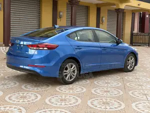Hyundai Elantra SE Sedan FWD (2.0L 4cyl 6M) 2017 Blue