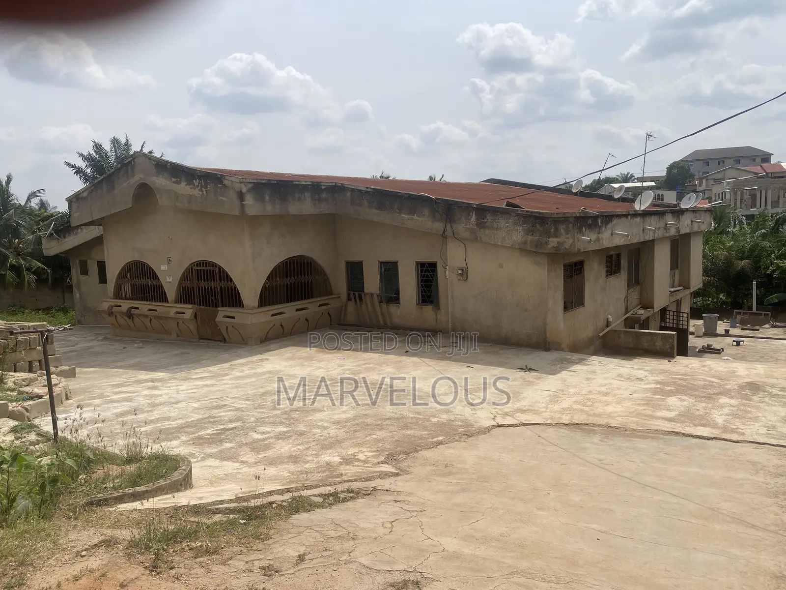 15bdrm House in Kumasi Metropolitan for sale