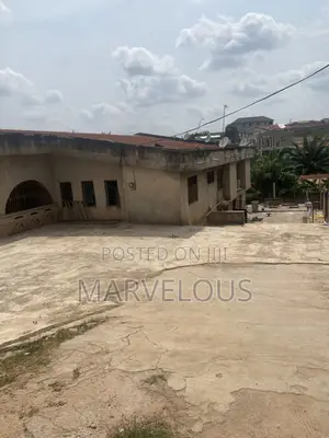 15bdrm House in Kumasi Metropolitan for sale
