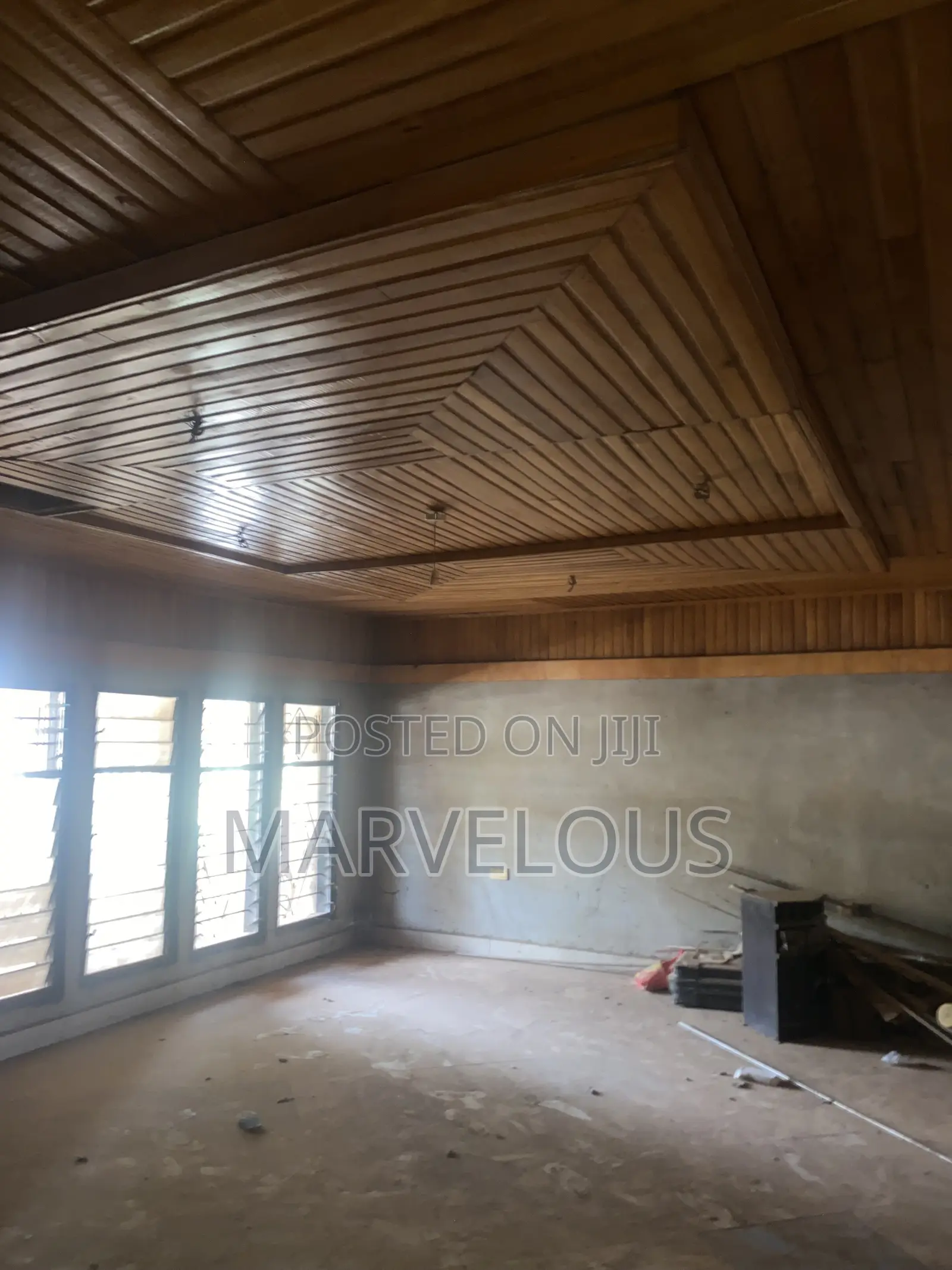 15bdrm House in Kumasi Metropolitan for sale