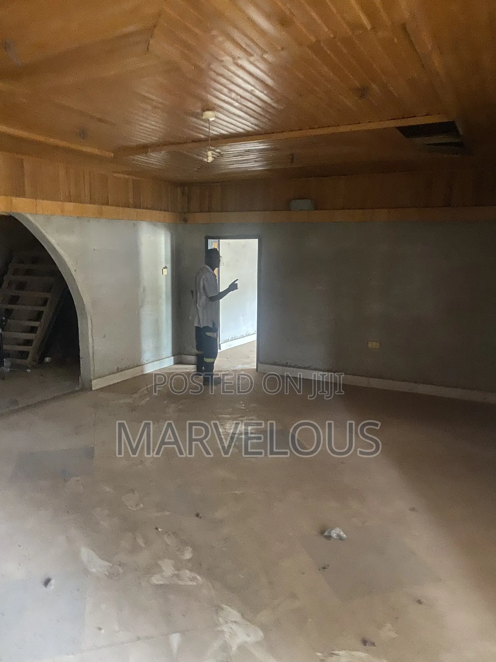 15bdrm House in Kumasi Metropolitan for sale