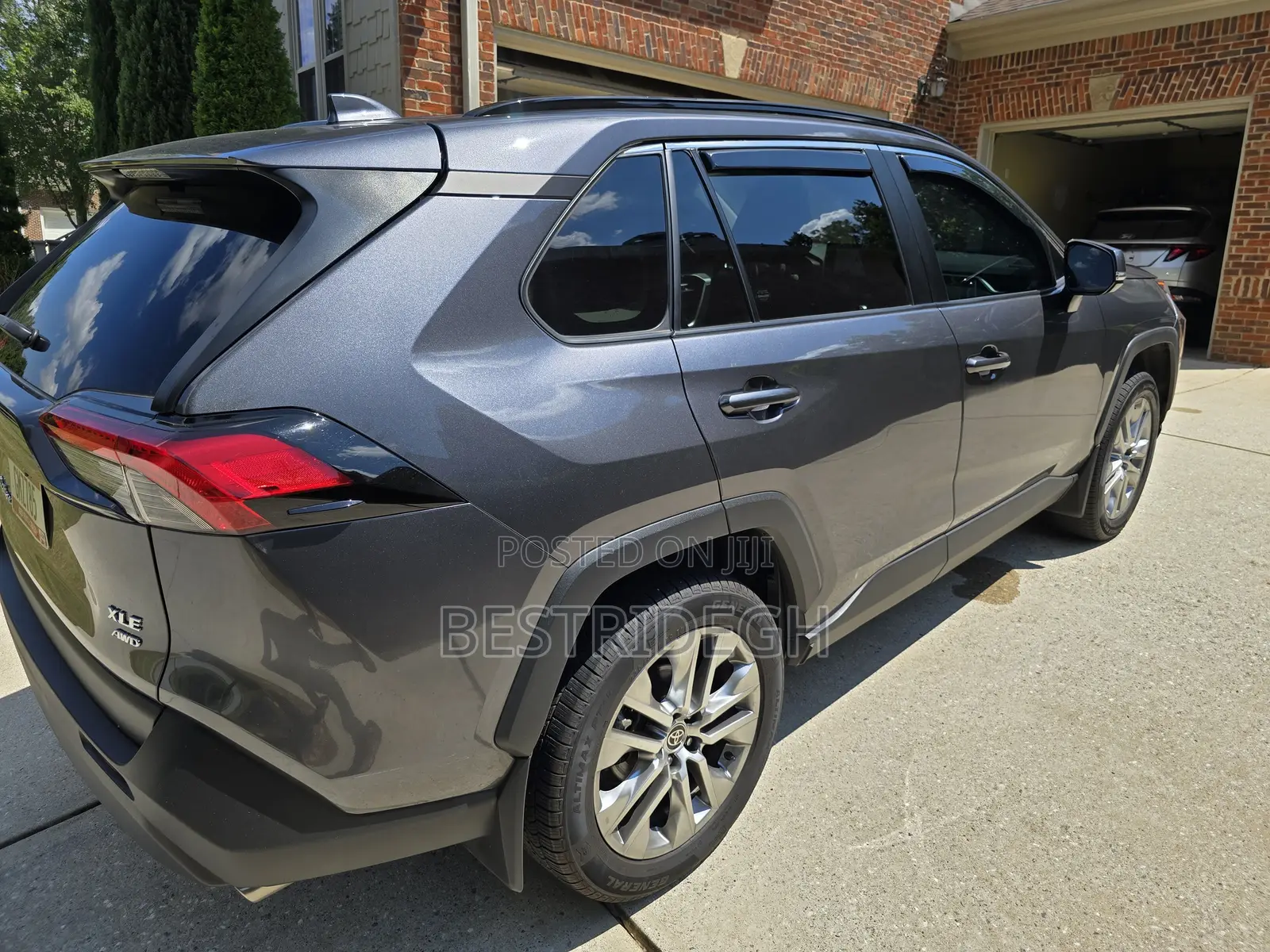 Toyota RAV4 XLE Premium AWD 2024 Gray
