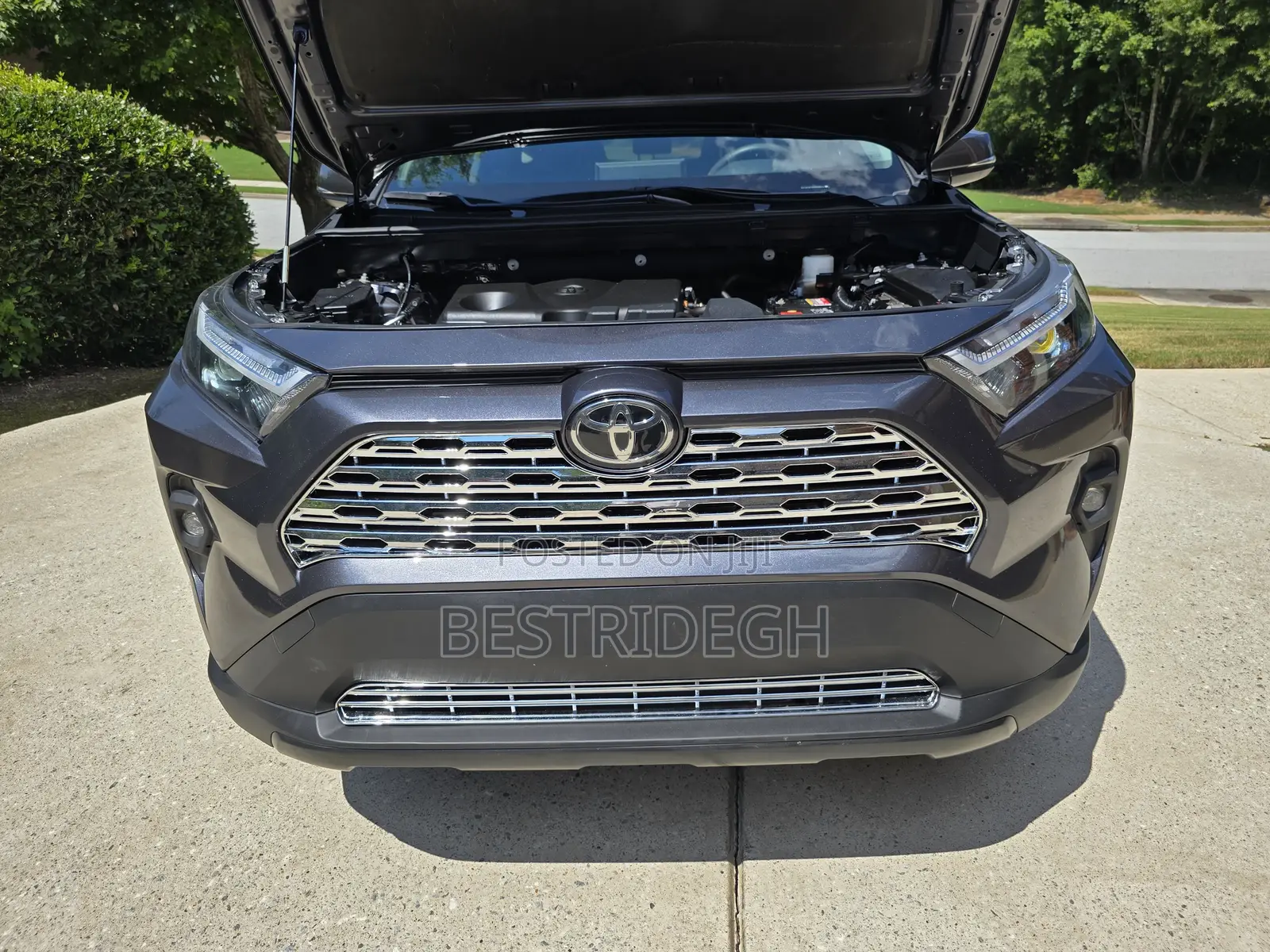Toyota RAV4 XLE Premium AWD 2024 Gray