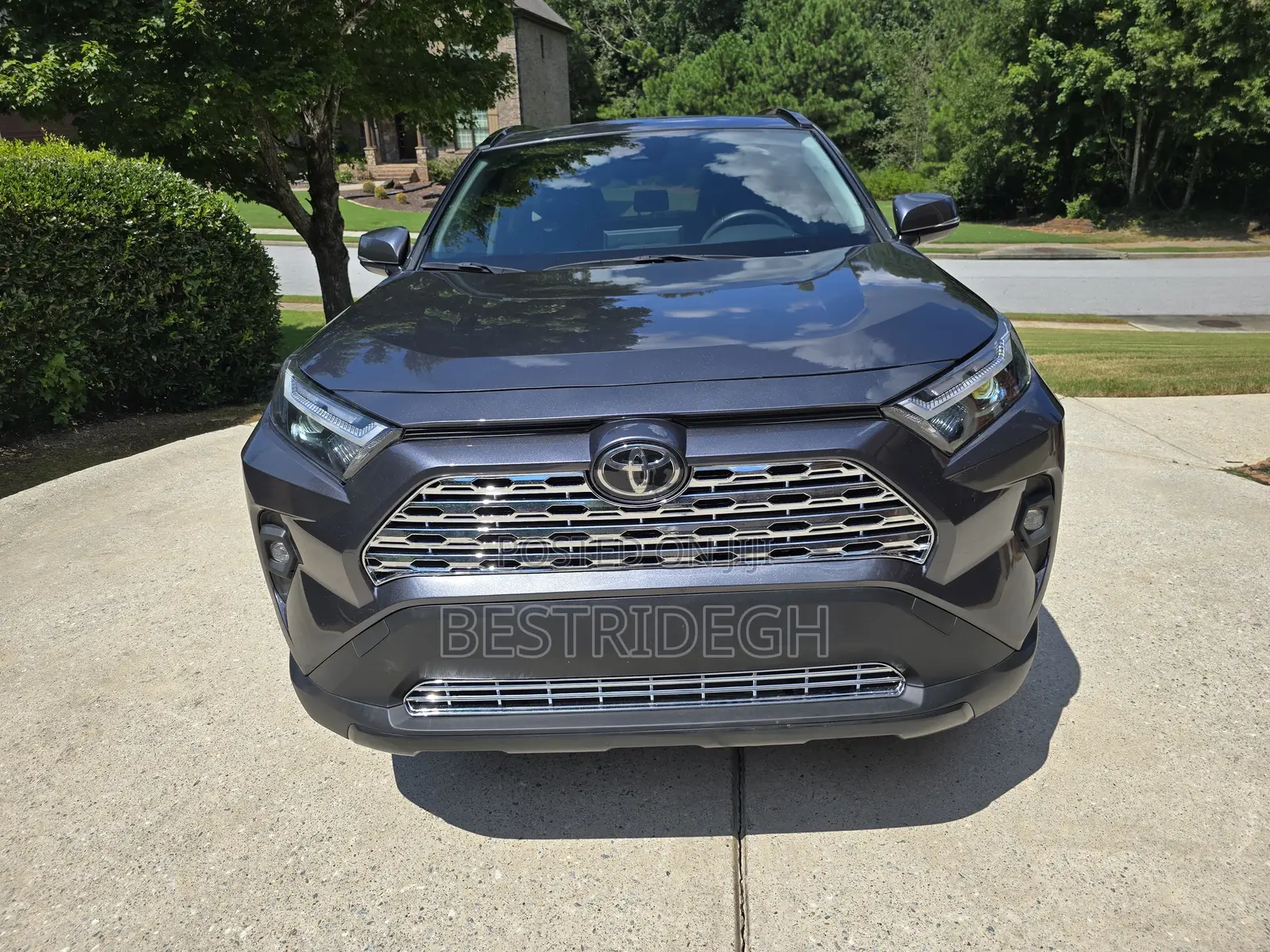 Toyota RAV4 XLE Premium AWD 2024 Gray