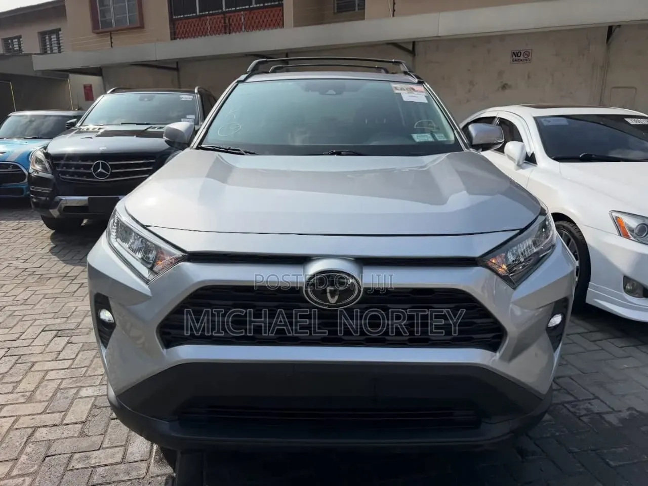 Toyota RAV4 XLE 2021 Silver