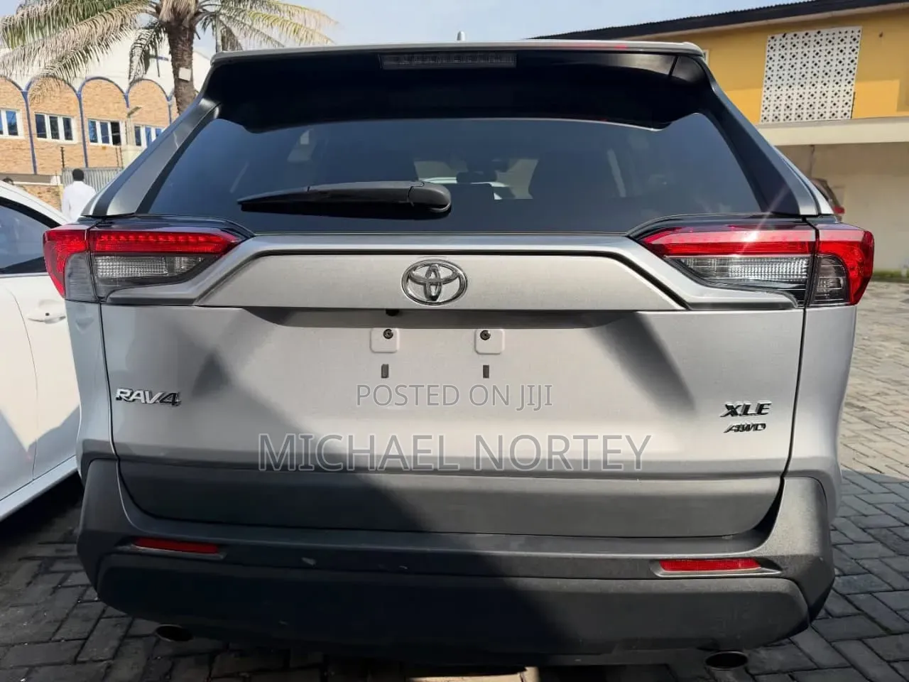 Toyota RAV4 XLE 2021 Silver