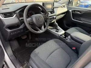 Toyota RAV4 XLE 2021 Silver