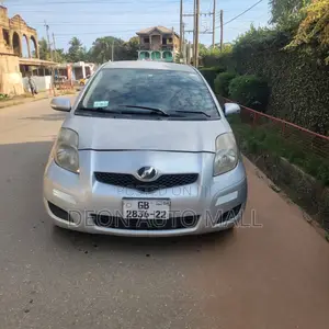 Toyota Vitz 1.0 FWD 5dr 2010 Silver