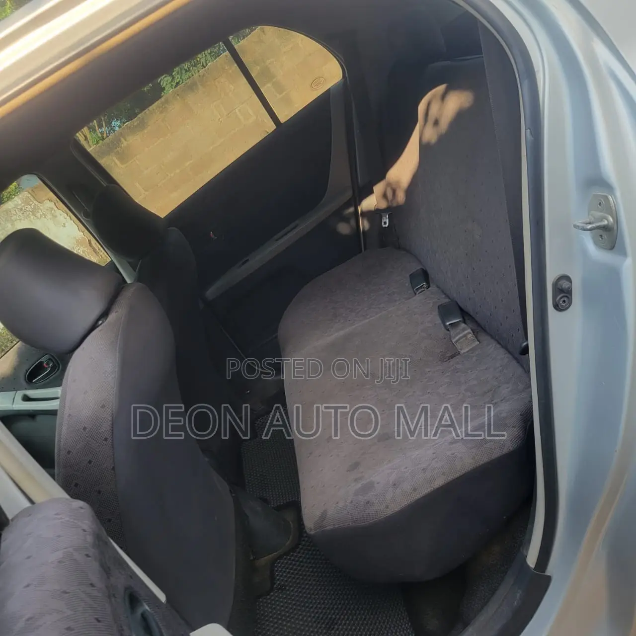Toyota Vitz 1.0 FWD 5dr 2010 Silver