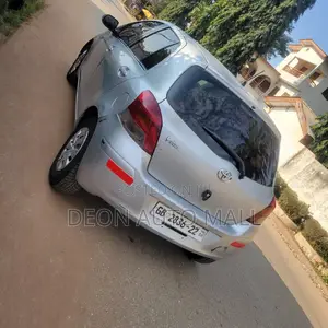 Toyota Vitz 1.0 FWD 5dr 2010 Silver