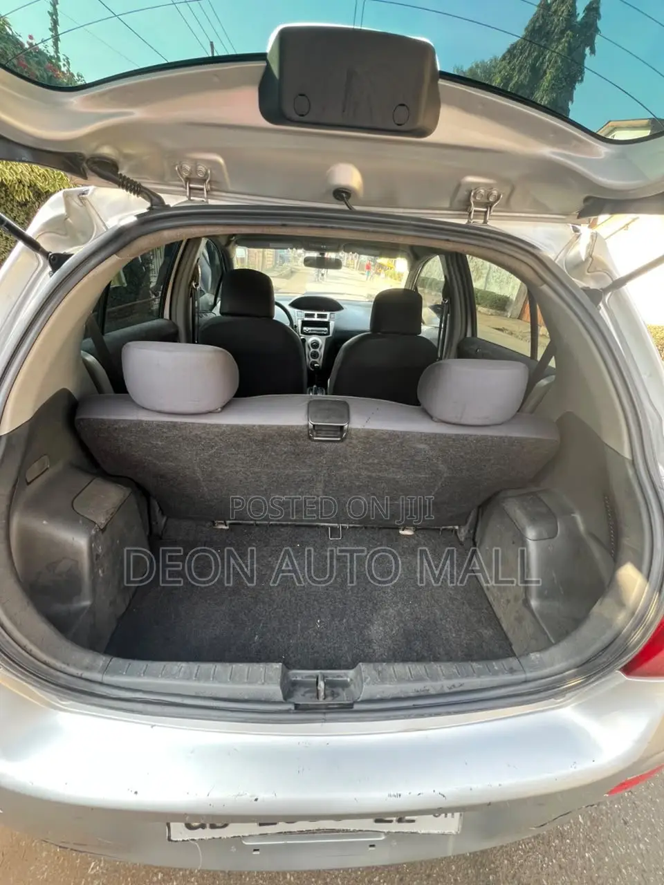 Toyota Vitz 1.0 FWD 5dr 2010 Silver