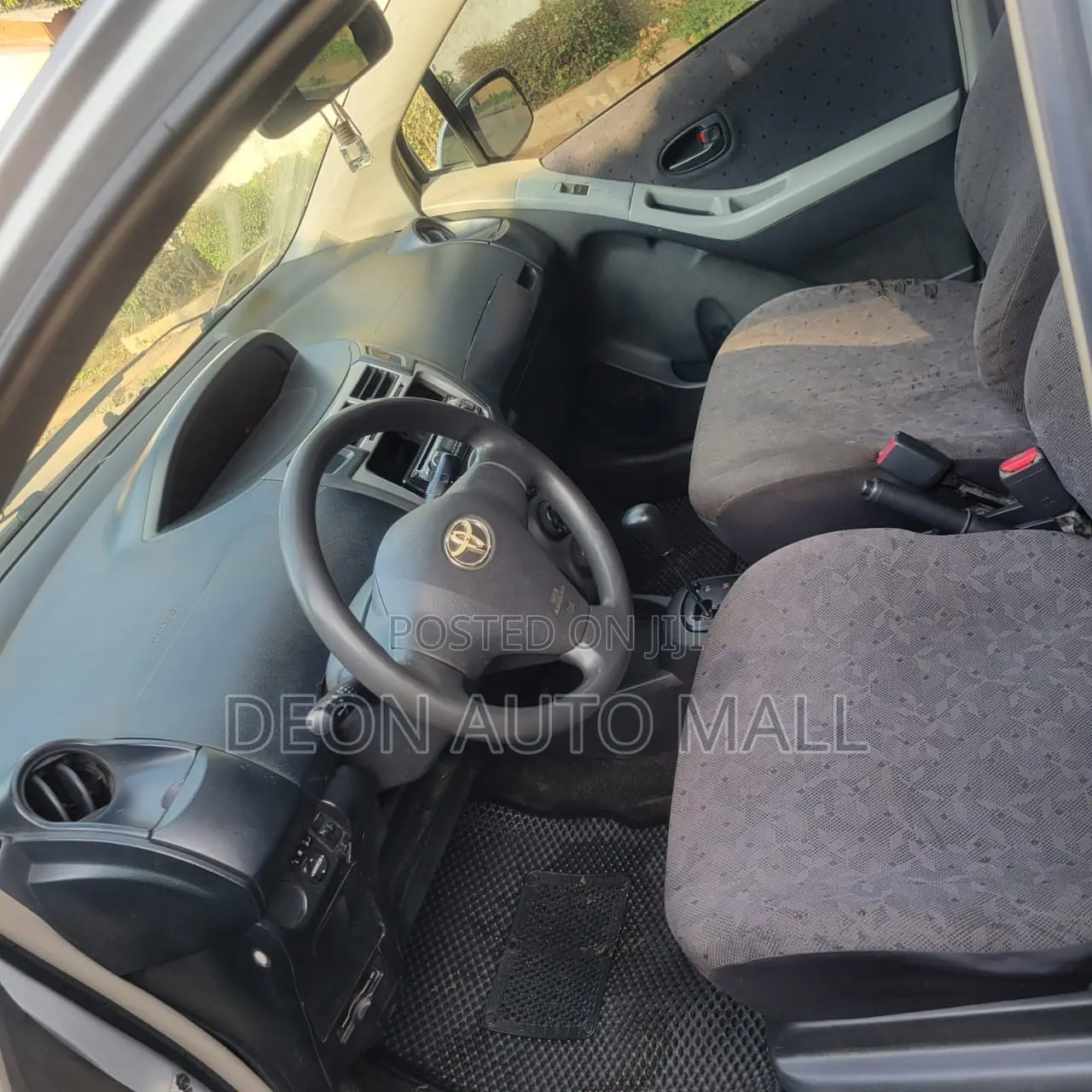 Toyota Vitz 1.0 FWD 5dr 2010 Silver