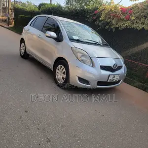 Toyota Vitz 1.0 FWD 5dr 2010 Silver