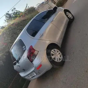Toyota Vitz 1.0 FWD 5dr 2010 Silver