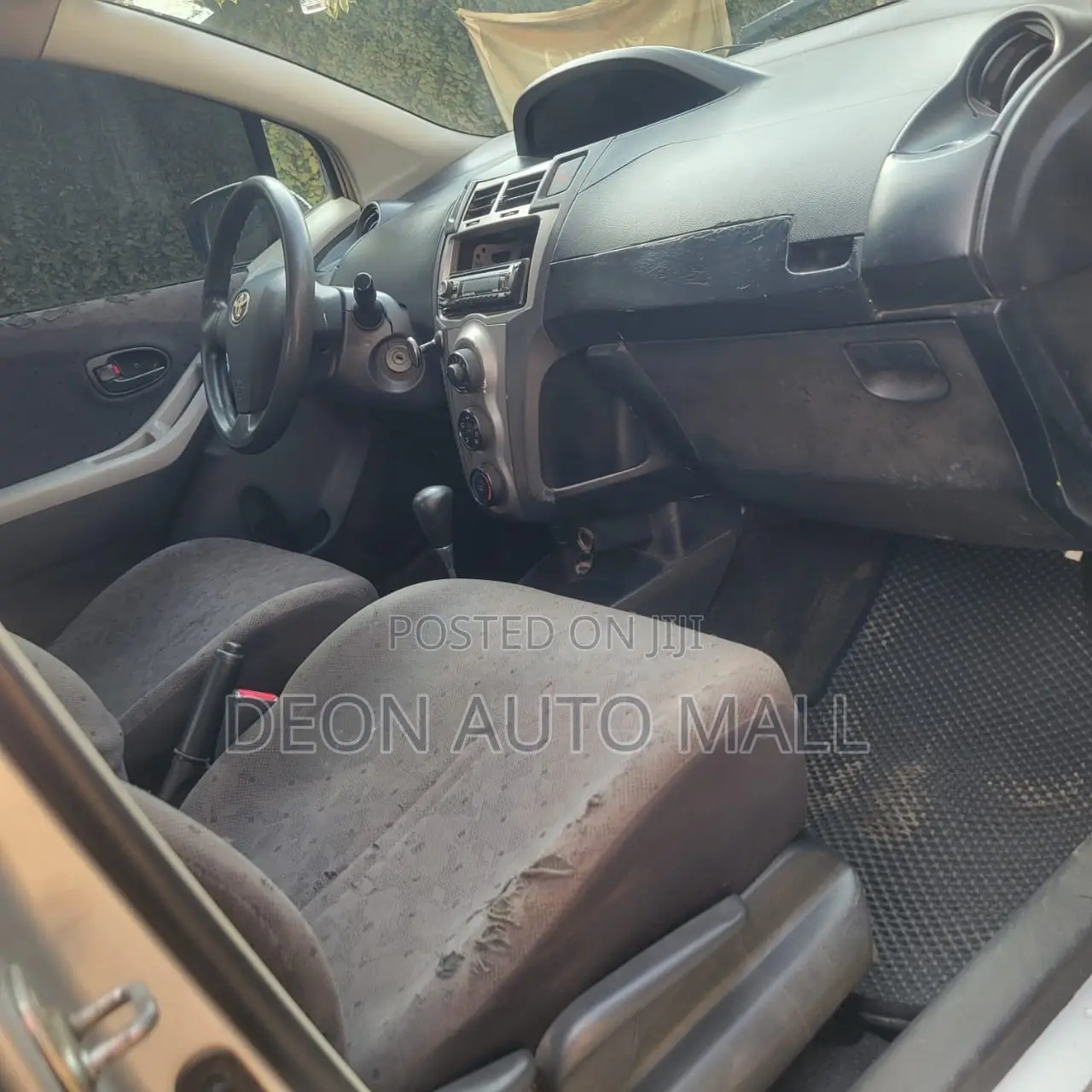 Toyota Vitz 1.0 FWD 5dr 2010 Silver