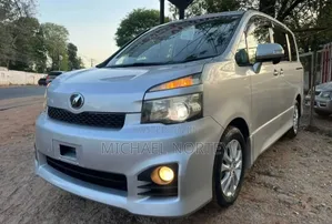Toyota Voxy X 2WD 8-Seater 2012 Silver