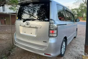 Toyota Voxy X 2WD 8-Seater 2012 Silver