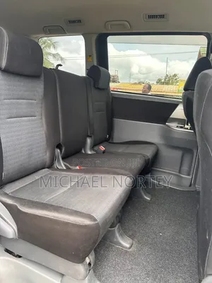 Toyota Voxy X 2WD 8-Seater 2012 Silver