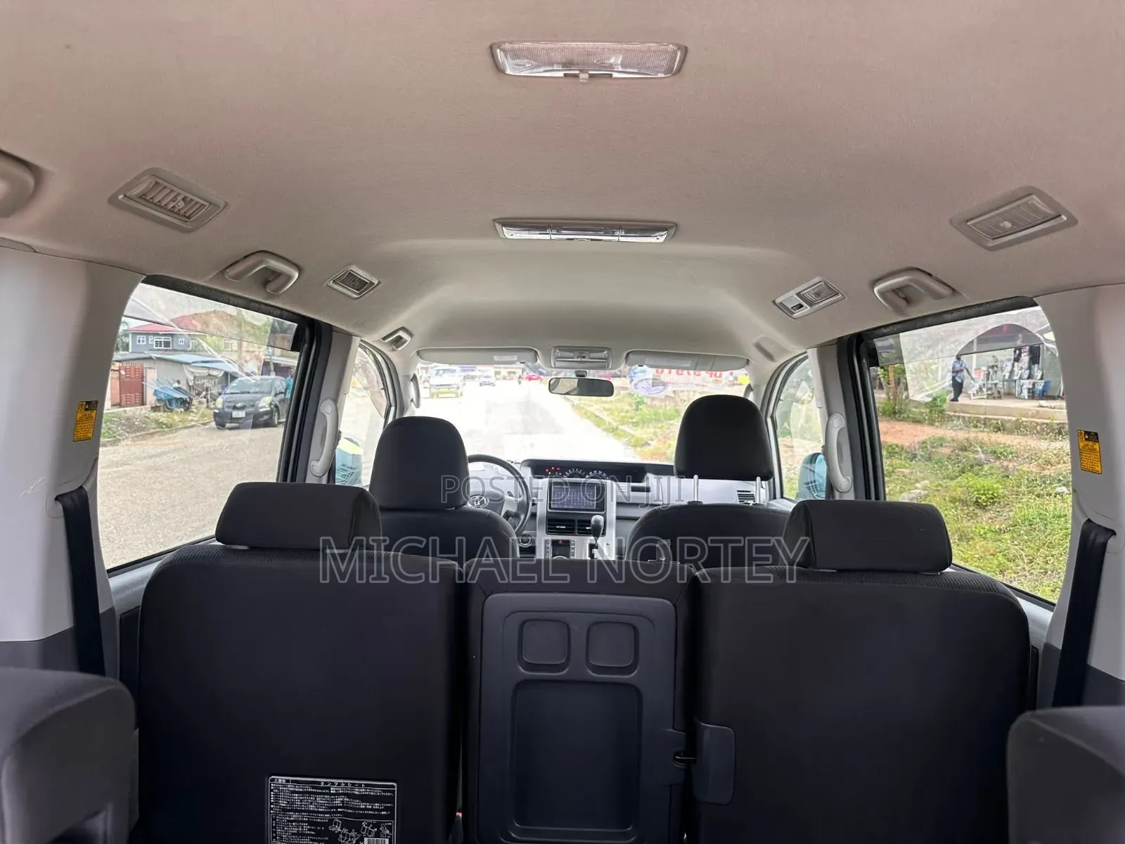 Toyota Voxy X 2WD 8-Seater 2012 Silver