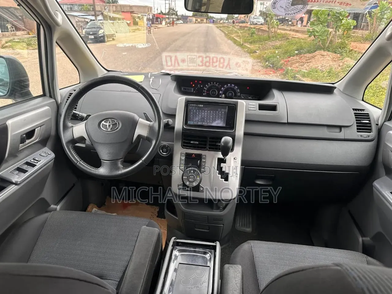 Toyota Voxy X 2WD 8-Seater 2012 Silver