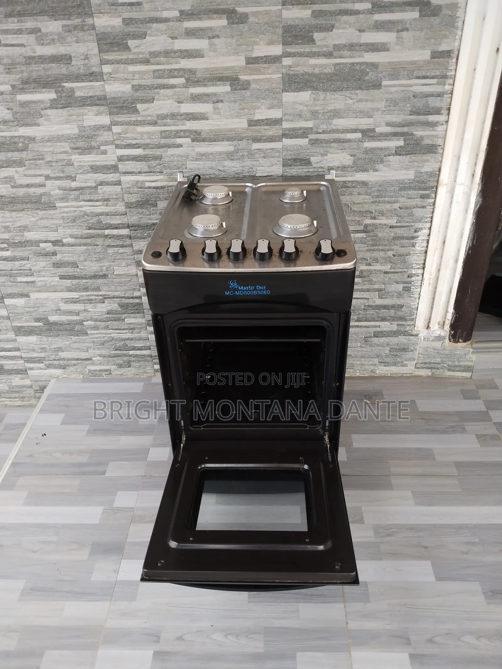 Used MasterChef MC- MD500B5060 4 Burner Gas Stove.